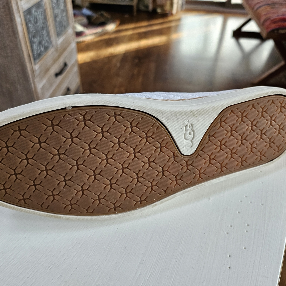 UGG Women's Slip-On Shoes  - Sz 8 - Picture 7 of 7